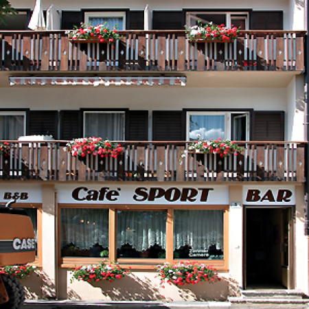 Foto esterno in estate Café Sport