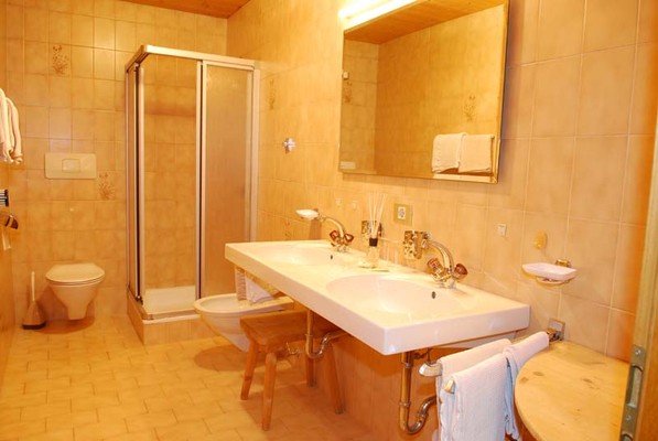 Foto del bagno Garni (B&B) + Appartamenti Sunnseit'n