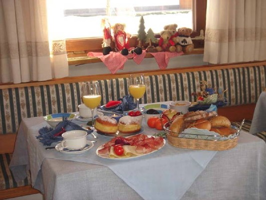 La colazione Sunnseit'n - Garni (B&B) + Appartamenti 3 stelle