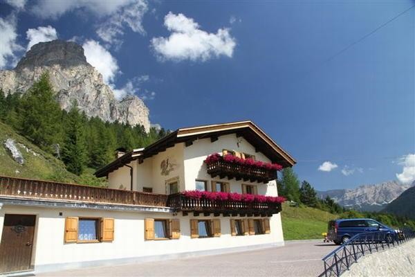 Foto Außenansicht B&B + Ferienwohnungen La Ütia
