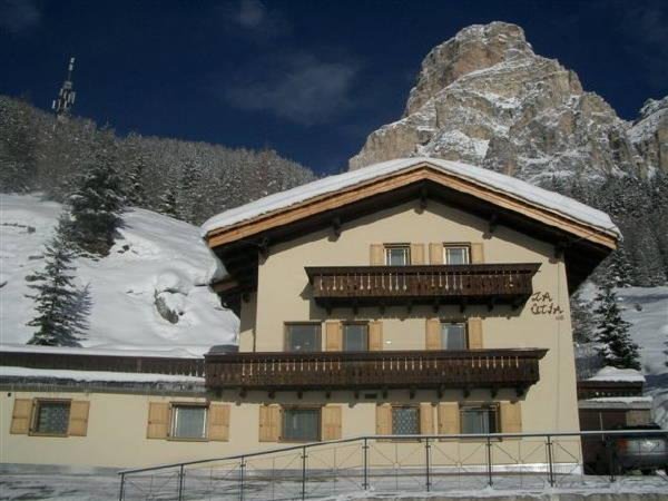 Winter Präsentationsbild B&B + Ferienwohnungen La Ütia