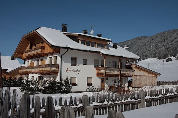 Photo exteriors Farmhouse Hotel + Apartments Weberhof - Haus Kahn