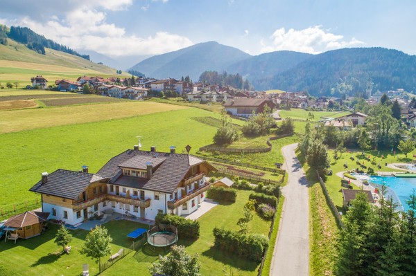 Foto esterno Pensione + Appartamenti in agriturismo Weberhof - Haus Kahn