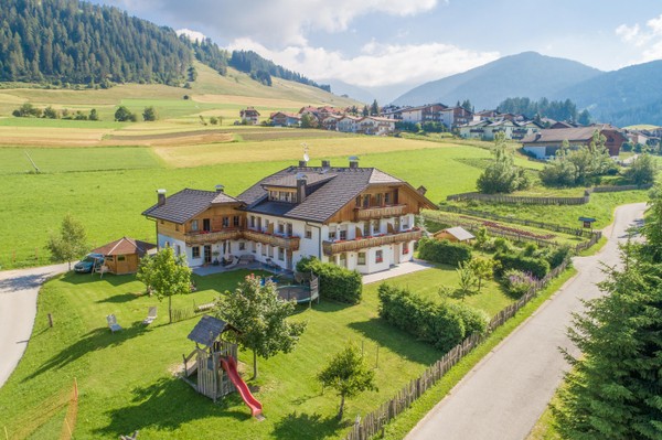 Foto esterno Pensione + Appartamenti in agriturismo Weberhof - Haus Kahn