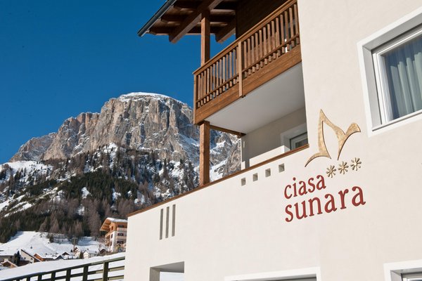 Foto Außenansicht im Winter Apartments Ciasa Sunara