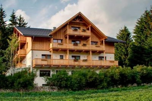 Foto estiva di presentazione Garni-Appartments Helvetia - Garni (B&B) + Appartamenti 3 stelle