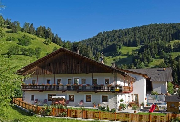 Foto Außenansicht Ferienwohnungen auf dem Bauernhof Durnwalder Reinhold