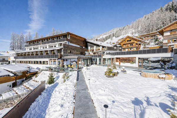 Photo exteriors Alpenwellnesshotel St. Veit