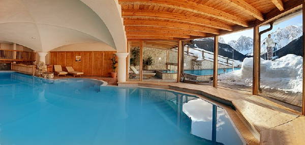 Swimming pool Berghotel