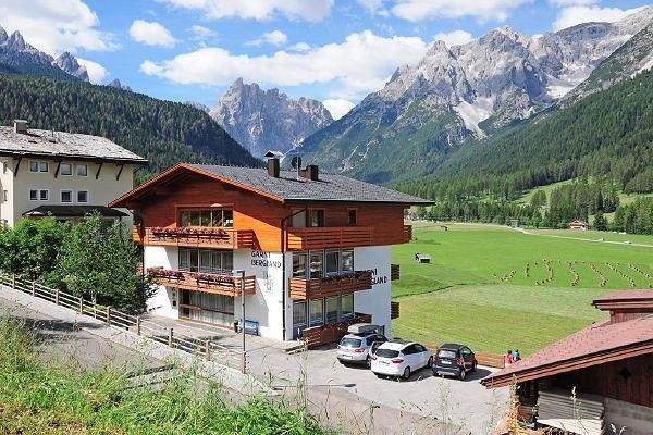 Foto Außenansicht Garni + Ferienwohnungen Bergland
