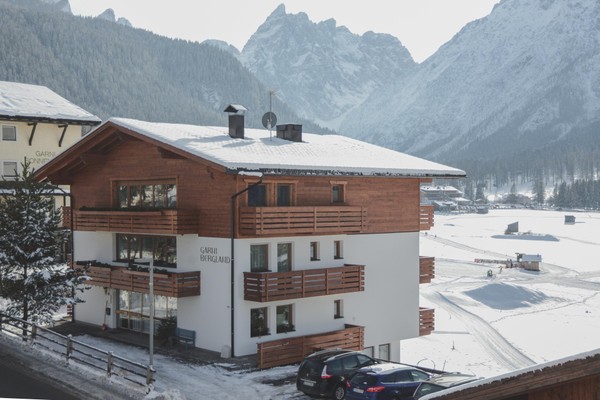 Foto esterno Garni + Appartamenti Bergland