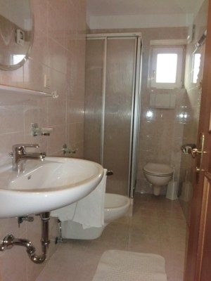 Photo of the bathroom B&B (Garni) + Residence Alpenrose