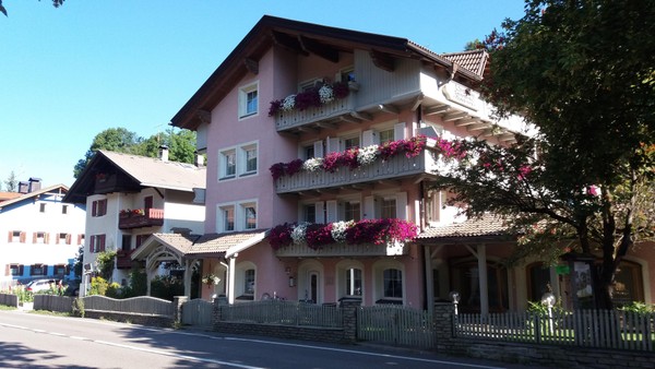 Foto esterno Garni + Residence Alpenrose
