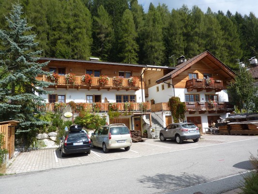 Photo exteriors B&B (Garni) + Residence Sonnenuhr