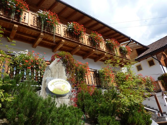 Photo exteriors B&B (Garni) + Residence Sonnenuhr