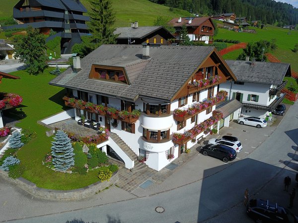 Foto Außenansicht im Sommer Floralp