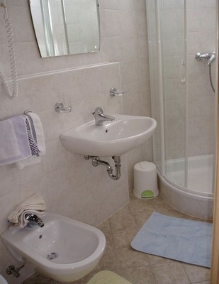Foto vom Bad Zimmer + Ferienwohnungen Haus Christine