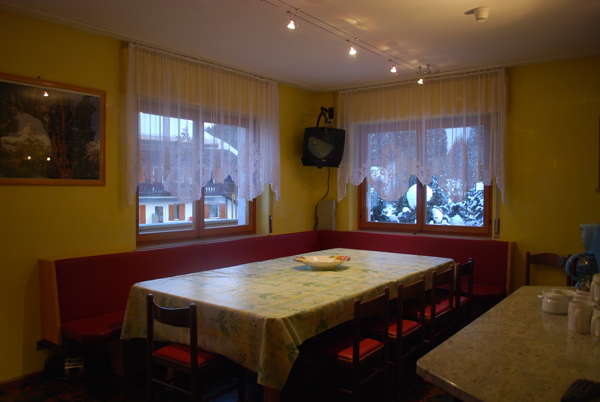 Foto der Küche Chalets Dolomites Brigitte - Appartements & B&B