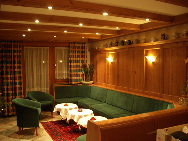 Die Gemeinschaftsräume Chalets Dolomites Brigitte - Appartements & B&B