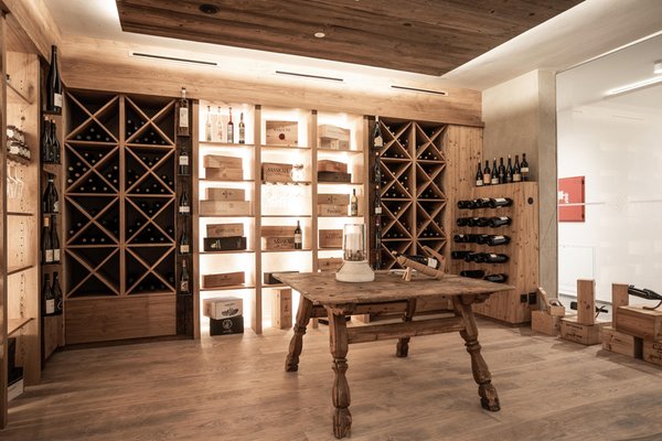 Wine cellar Curon / Graun (Val Venosta / Vinschgau) Traube Post