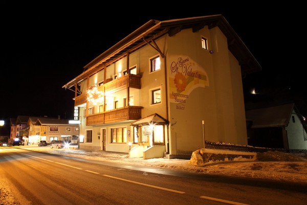 Foto esterno Garni-Hotel + Appartamenti St. Valentin