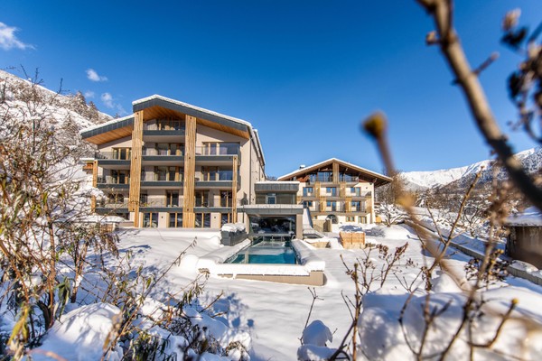 Foto esterno Aparthotel Maraias – Luxury Suites & Apartments