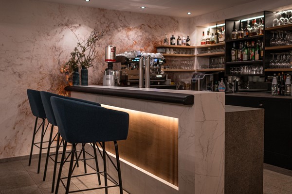 Foto del bar Aparthotel Maraias – Luxury Suites & Apartments