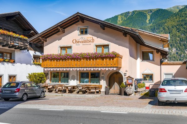 Foto esterno in estate Chavalatsch