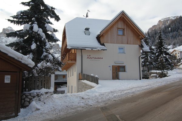 Foto esterno in inverno La Montanara
