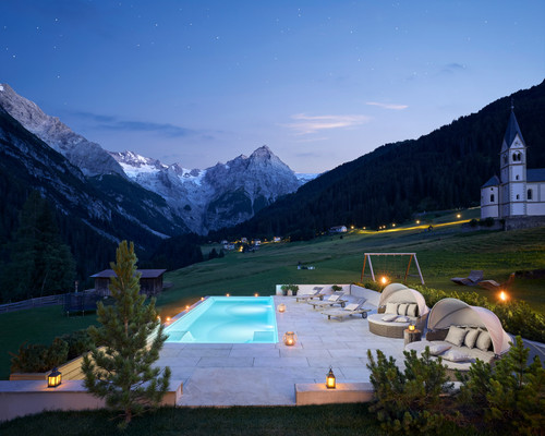 Photo of the outdoor swimming pool