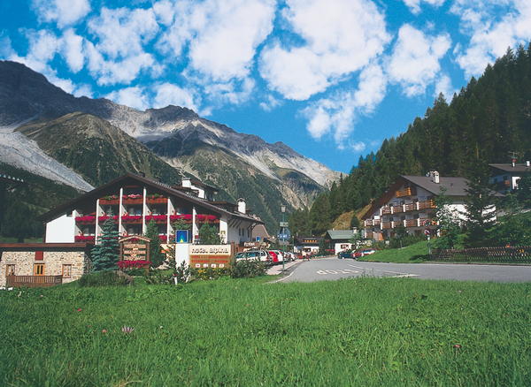 Foto esterno in estate Alpina