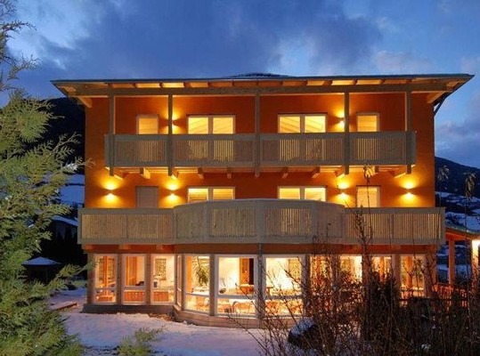 Foto esterno Garni + Residence Haus Tschenett