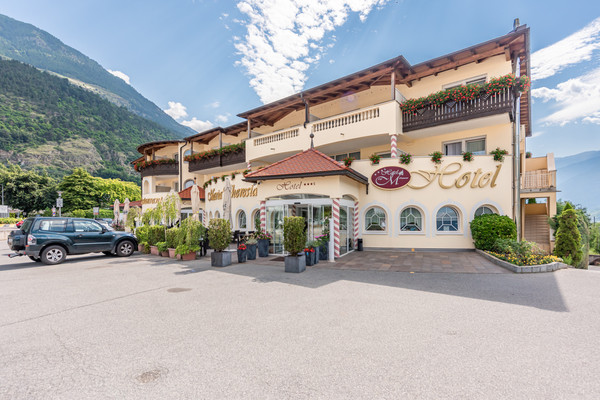 Foto esterno Hotel Maria Theresia