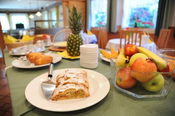 The breakfast Small hotel Schweitzer