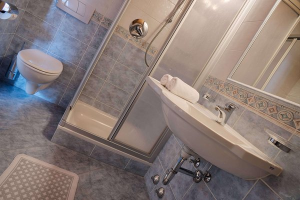 Foto del bagno Hotel Schwarzer Adler