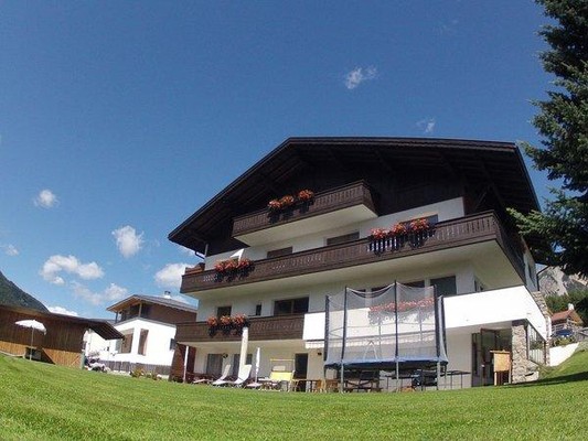 Photo exteriors Small hotel Tirol