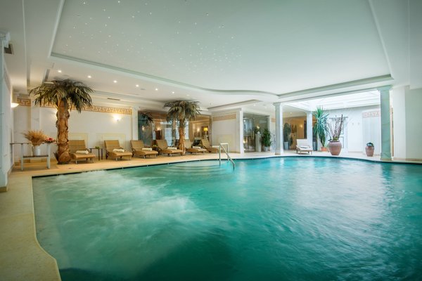 Swimming pool Hotel Antines