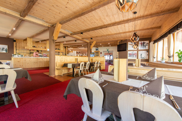 The restaurant San Valentino alla Muta / St. Valentin auf der Haide Mountain Hut-Hotel Malga San Valentino / Haideralm