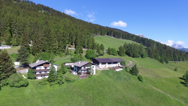 Foto esterno in estate Spinhof