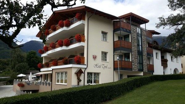 Foto esterno Hotel Tyrol
