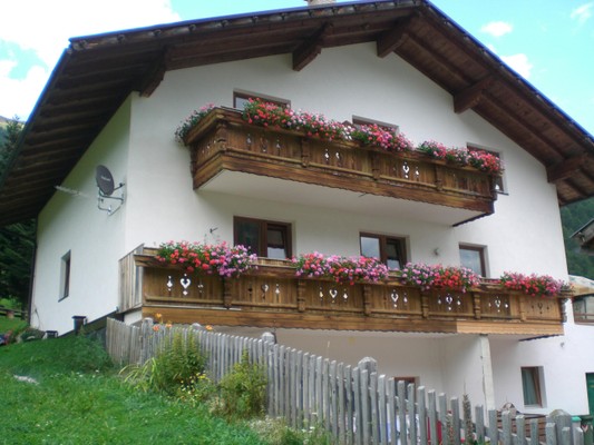 Foto esterno B&B + Appartamenti in agriturismo Sesvennahof