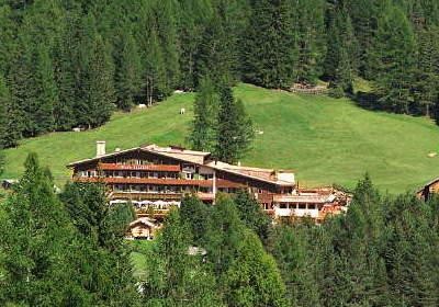Photo exteriors Hotel Ciasa Salares