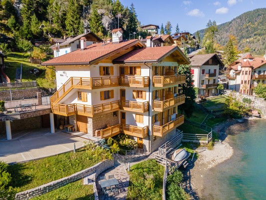 Foto Außenansicht Ferienwohnungen Villa Edelweiß