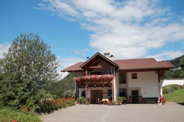 Photo exteriors Farmhouse apartments Eichernhof