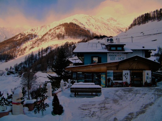 Foto Außenansicht Pension + Ferienwohnungen Leithof