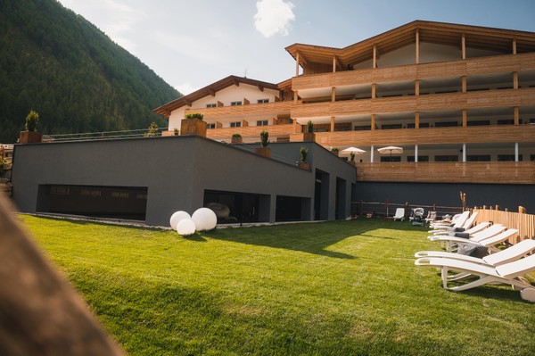Foto Außenansicht Active & Family Hotel Adlernest
