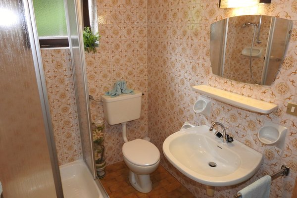 Foto del bagno Appartamenti in agriturismo Moarhof