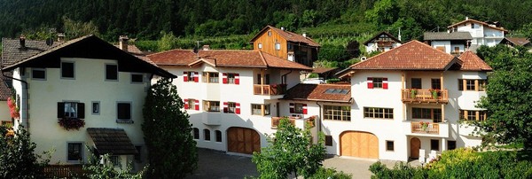 Foto Außenansicht Ferienwohnungen auf dem Bauernhof Röschhof
