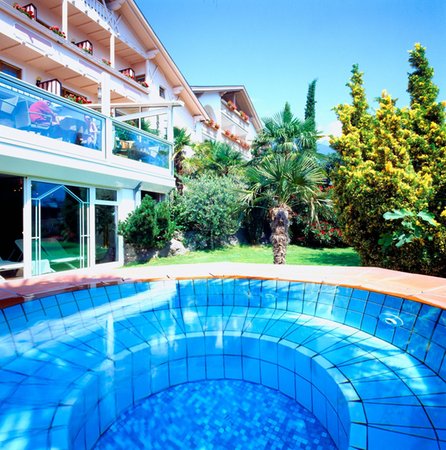 La piscina Hotel + Residence Glanzhof