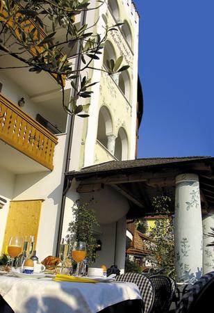 Foto esterno in estate Marlingerhof